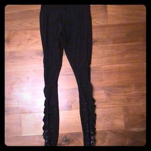 lululemon size 4 super unique legging black w/dots